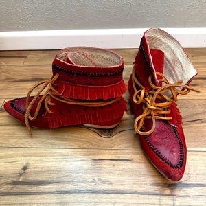 Freebird by Steve Madden lace-up moccasin.